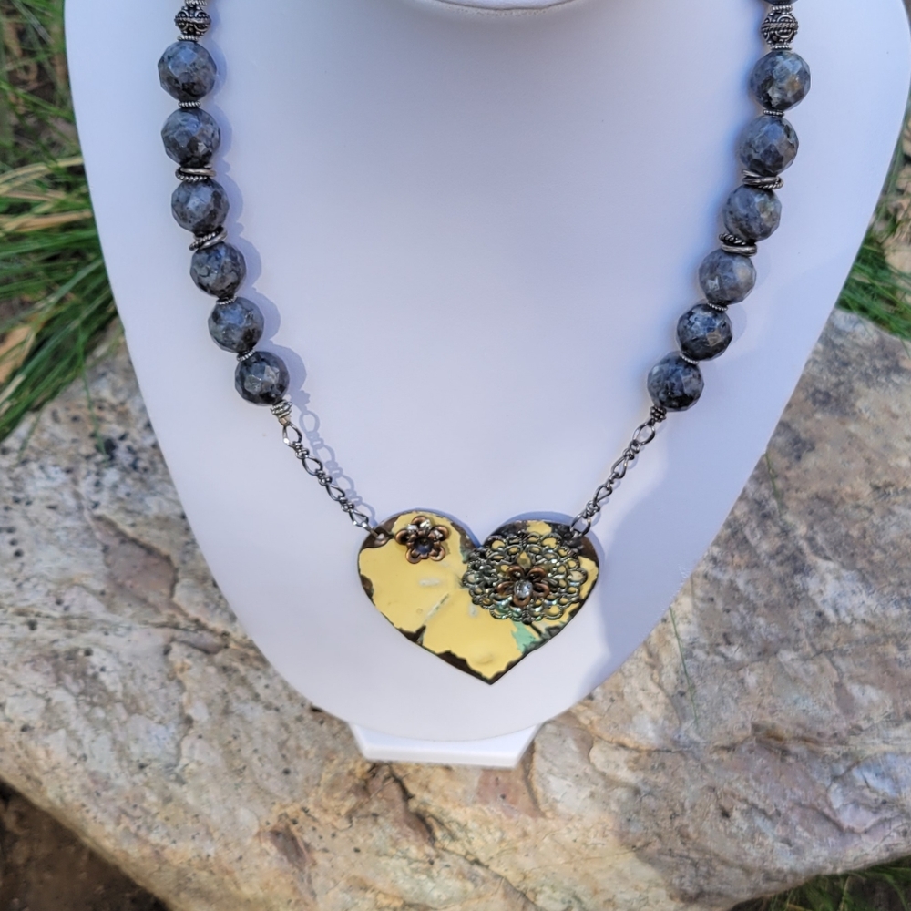 💜HOST PICK💜~🌺EUC~ Shabby Chic Heart Necklace - Picture 5 of 10